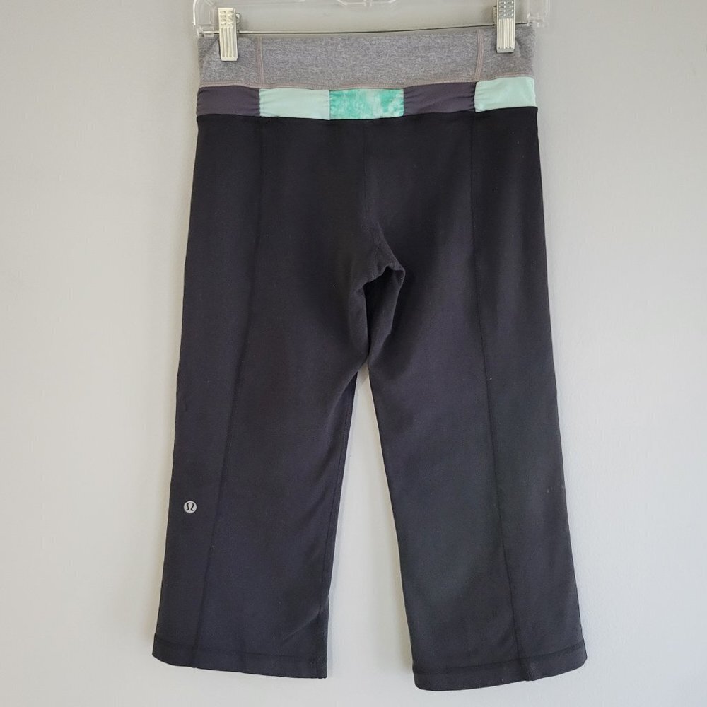 Lululemon Reversable Cropped Work out Leggings Size 4 - Picture 3 of 10